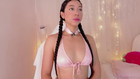 Snapshot of sweet_carine chatting on March 18, 11:24 am camil online show from March 18, 11:24 am