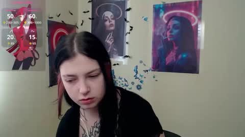 Snapshot of sweet_cherryg chatting on March 19, 7:23 am Ivy online show from March 19, 7:23 am