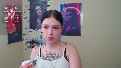 Snapshot of sweet_cherryg chatting on March 27, 7:36 am Ivy online show from March 27, 7:36 am