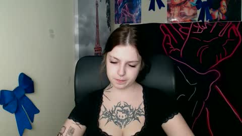 Snapshot of sweet_cherryg chatting on April 4, 6:22 am Ivy online show from April 4, 6:22 am