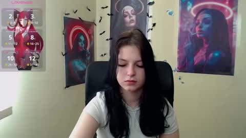 Snapshot of sweet_cherryg chatting on April 21, 6:20 am Ivy online show from April 21, 6:20 am