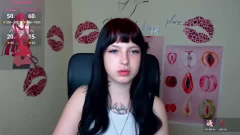 Snapshot of sweet_cherryg chatting on May 17, 6:48 pm Ivy online show from May 17, 6:48 pm