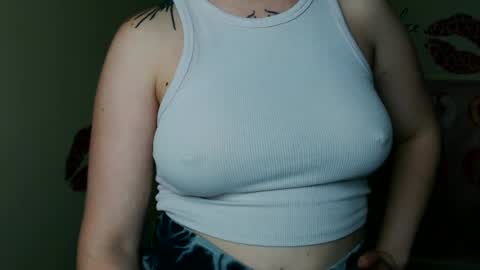 Snapshot of sweet_cherryg chatting on June 30, 6:14 am Ivy online show from June 30, 6:14 am