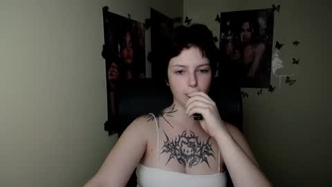 Snapshot of sweet_cherryg chatting on July 1, 6:15 am Ivy online show from July 1, 6:15 am