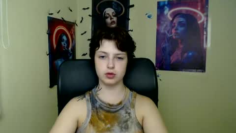 Snapshot of sweet_cherryg chatting on July 7, 7:23 am Ivy online show from July 7, 7:23 am