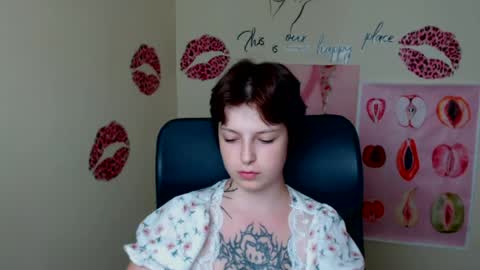 Snapshot of sweet_cherryg chatting on July 14, 10:21 am Ivy online show from July 14, 10:21 am