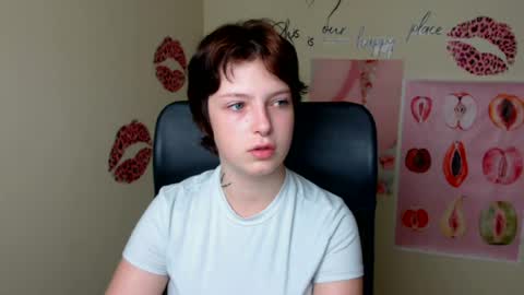 Snapshot of sweet_cherryg chatting on July 17, 6:53 am Ivy online show from July 17, 6:53 am