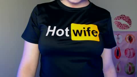 Snapshot of sweet_cherryg chatting on July 28, 7:39 pm Ivy online show from July 28, 7:39 pm