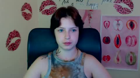 Snapshot of sweet_cherryg chatting on July 29, 12:25 pm Ivy online show from July 29, 12:25 pm