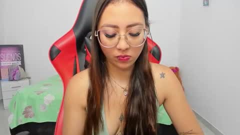 sweet_coral_ online show from February 11, 1:16 pm