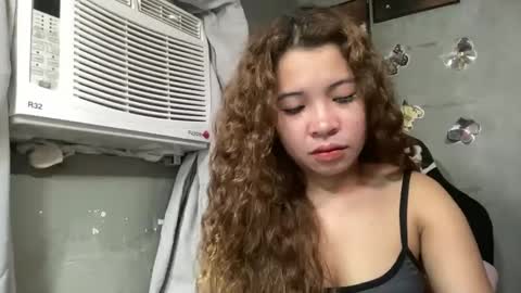 Snapshot of sweet_daisy04 chatting on June 7, 10:24 pm Daisy online show from June 7, 10:24 pm