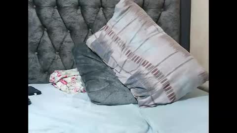 Ellam online show from February 5, 8:02 pm