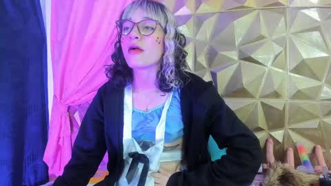  emmili  online show from December 3, 3:22 pm
