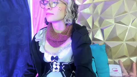  emmili  online show from December 5, 3:28 pm