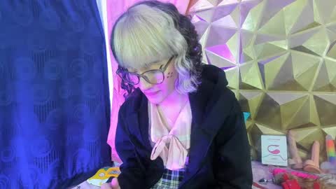  emmili  online show from December 7, 3:19 pm