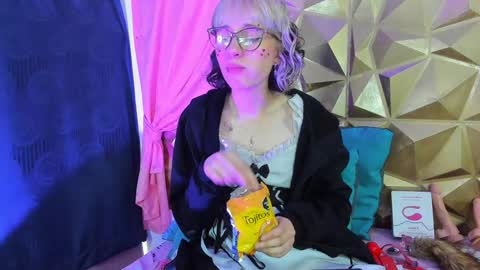  emmili  online show from December 10, 3:22 pm