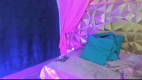  emmili  online show from December 20, 6:13 pm