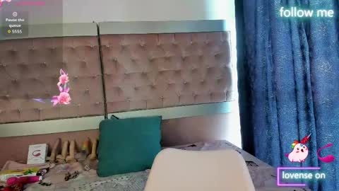  emmili  online show from May 26, 12:01 pm
