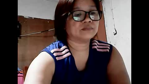 Snapshot of sweet_faye05 chatting on November 9, 11:08 am sweet_faye05 online show from November 9, 11:08 am