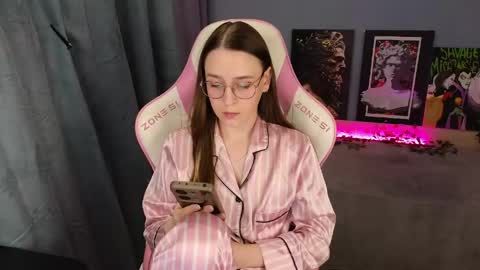 Alice online show from May 4, 3:57 am