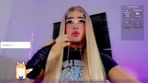 Snapshot of sweet_goddess23 chatting on May 27, 10:34 am sweet_goddess23 online show from May 27, 10:34 am