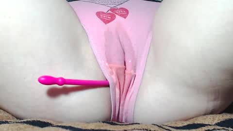Snapshot of sweet_kitten25 chatting on April 5, 7:38 am Kitten online show from April 5, 7:38 am