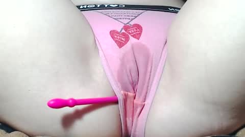 Snapshot of sweet_kitten25 chatting on May 8, 8:52 am Kitten online show from May 8, 8:52 am