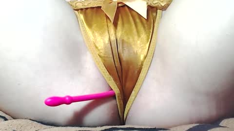 Snapshot of sweet_kitten25 chatting on May 26, 6:42 am Kitten online show from May 26, 6:42 am