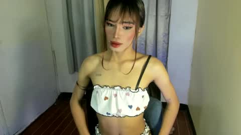 sweet_kyliexx online show from June 14, 5:42 am