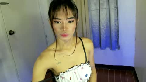 sweet_kyliexx online show from June 15, 5:20 am