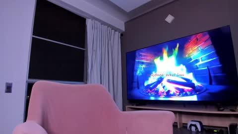 Snapshot of sweet_lau chatting on November 17, 3:56 am laura kiss online show from November 17, 3:56 am