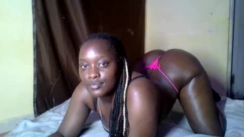 Snapshot of sweet_leen895891 chatting on February 12, 7:02 pm sweet_leen895891 online show from February 12, 7:02 pm