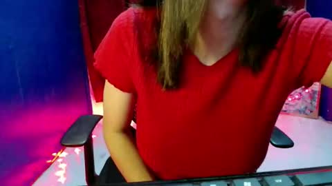 Snapshot of sweet_like_angel143 chatting on May 29, 9:29 am angie online show from May 29, 9:29 am
