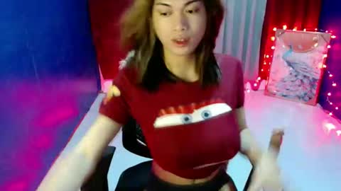 Snapshot of sweet_like_angel143 chatting on June 7, 10:41 am angie online show from June 7, 10:41 am
