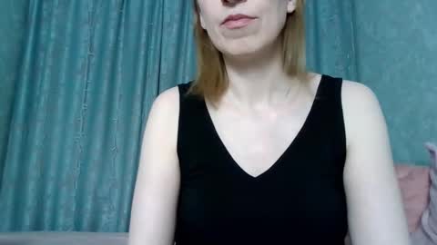 sweet_lilbunny online show from February 4, 3:40 pm