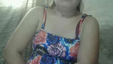 Snapshot of sweet_lily0613 chatting on February 11, 6:51 am sweet_lily0613 online show from February 11, 6:51 am