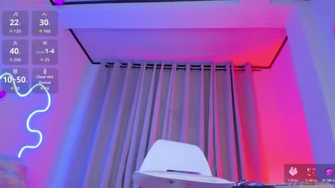 Snapshot of sweet_mackensy chatting on November 28, 12:02 am Miss Mackensy online show from November 28, 12:02 am