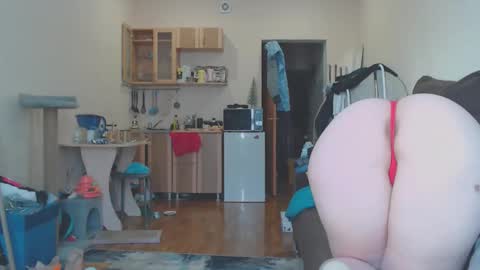 Snapshot of sweet_martinique chatting on February 25, 2:10 am TexasPAWG101 online show from February 25, 2:10 am