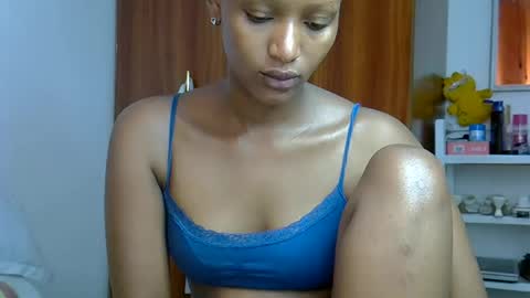 Linda online show from May 12, 2:08 am