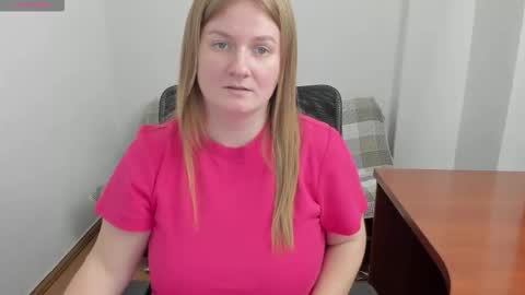 Snapshot of sweet_melody_of_ur_heart chatting on October 1, 4:57 pm Mila online show from October 1, 4:57 pm