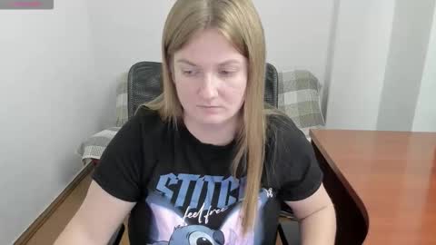 Snapshot of sweet_melody_of_ur_heart chatting on October 4, 4:27 pm Mila online show from October 4, 4:27 pm