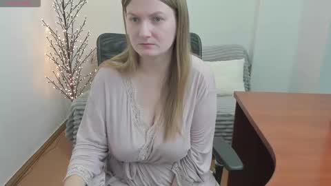 Snapshot of sweet_melody_of_ur_heart chatting on December 13, 11:32 pm Mila online show from December 13, 11:32 pm