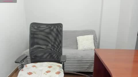 Snapshot of sweet_melody_of_ur_heart chatting on April 5, 3:31 pm Mila online show from April 5, 3:31 pm