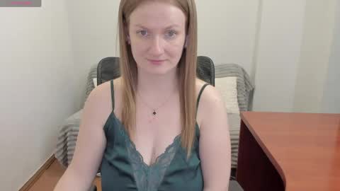 Snapshot of sweet_melody_of_ur_heart chatting on April 25, 6:27 pm Mila online show from April 25, 6:27 pm