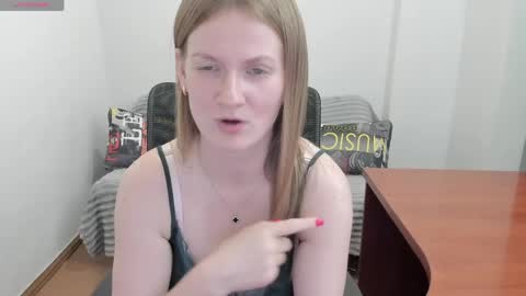 Snapshot of sweet_melody_of_ur_heart chatting on May 24, 6:02 pm Mila online show from May 24, 6:02 pm