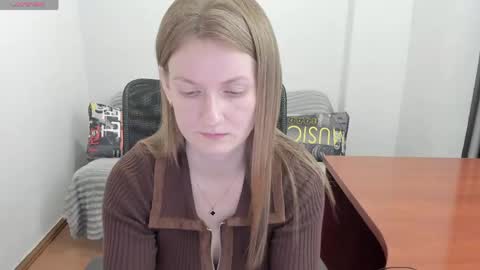 Snapshot of sweet_melody_of_ur_heart chatting on May 27, 5:54 pm Mila online show from May 27, 5:54 pm