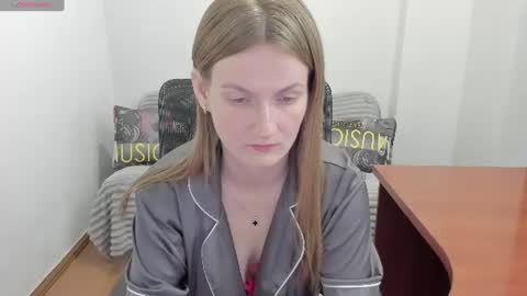 Snapshot of sweet_melody_of_ur_heart chatting on June 17, 9:38 pm Mila online show from June 17, 9:38 pm
