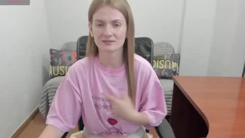 Snapshot of sweet_melody_of_ur_heart chatting on June 26, 4:33 pm Mila online show from June 26, 4:33 pm