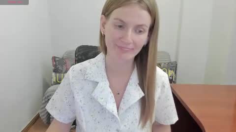 Snapshot of sweet_melody_of_ur_heart chatting on July 1, 4:29 pm Mila online show from July 1, 4:29 pm