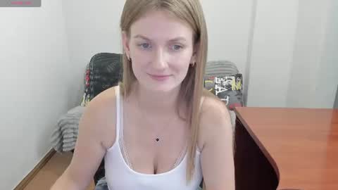 Snapshot of sweet_melody_of_ur_heart chatting on July 26, 3:52 pm Mila online show from July 26, 3:52 pm